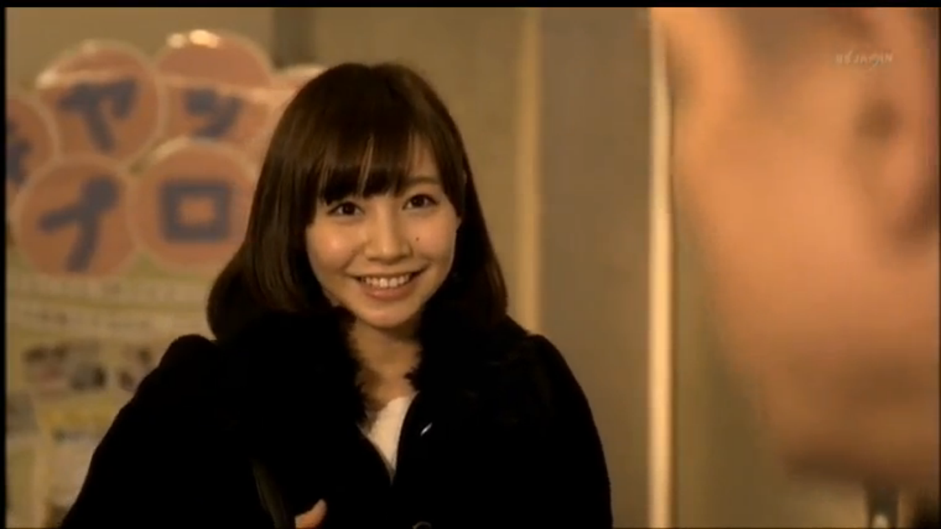 猫とコワモテ出演者の笑顔がかわいい女の子２